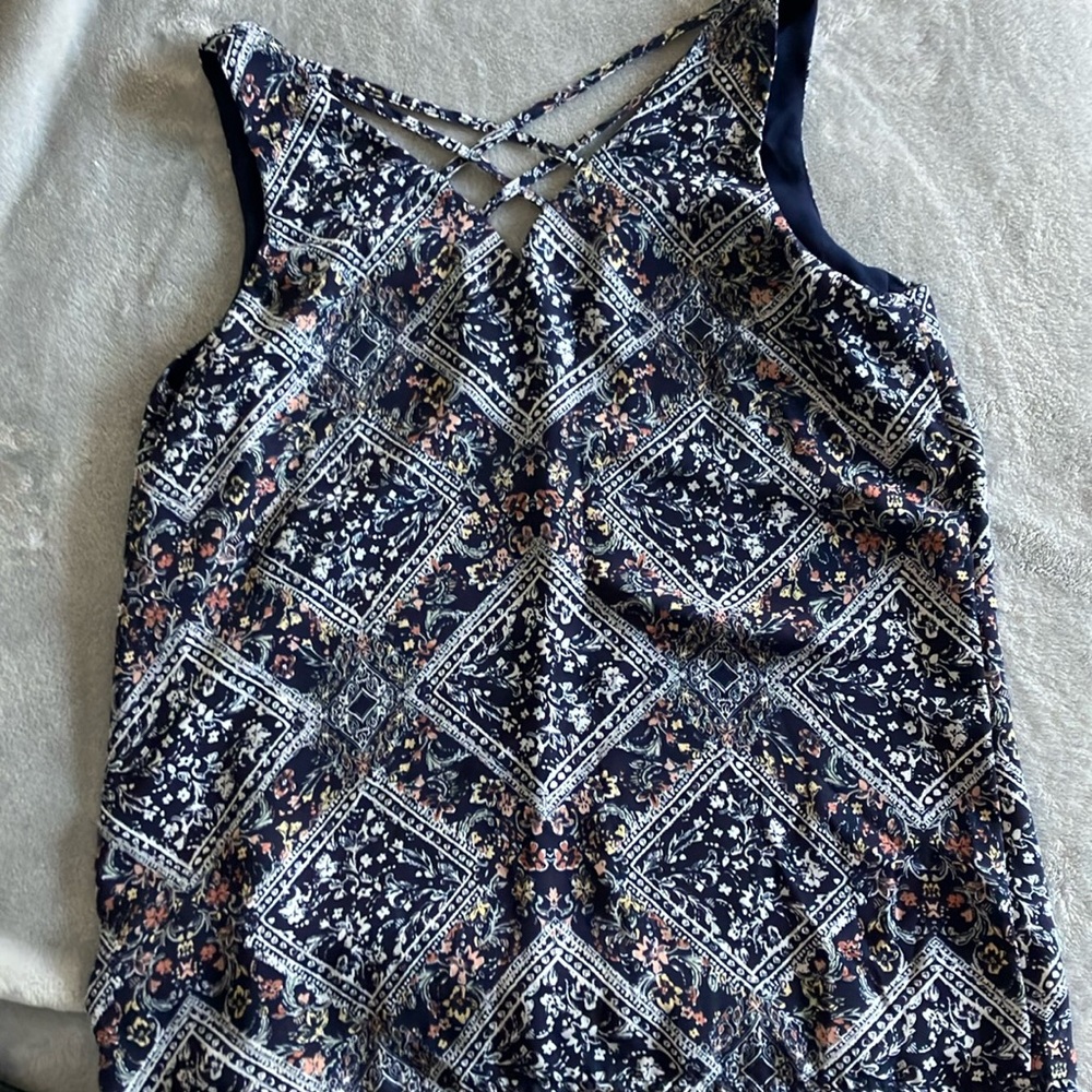 Sleeveless shirt
